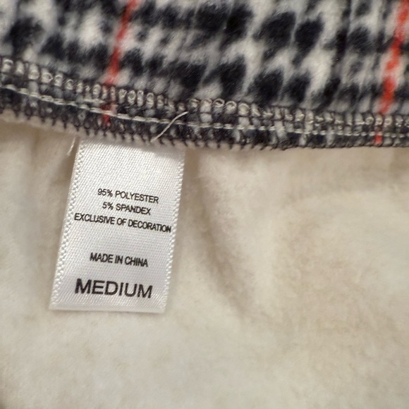 Muk Luks White Pajama / Sweats Set with Red Floral Design NWT - Picture 11 of 16